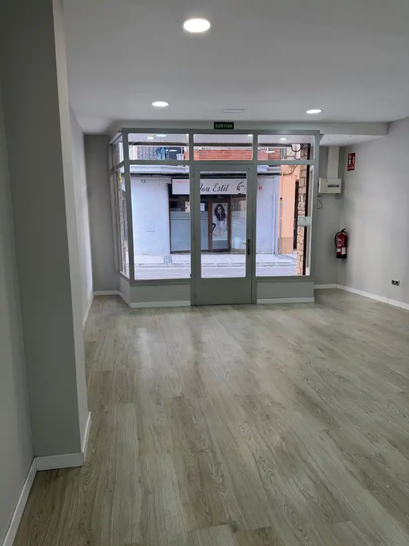 Business premises to rent in Carrer de Lluís Carulla 39, imagen 3