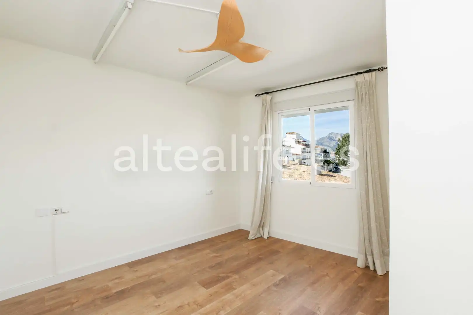 Schlafzimmer von Dachboden zum Verkauf in Altea mit Klimaanlage und Terrasse