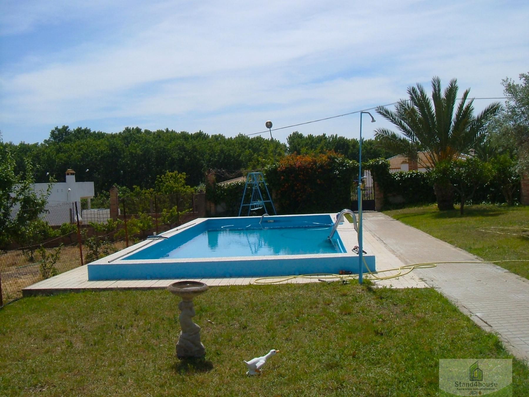 Piscina de Casa o xalet en venda en Bollullos Par del Condado amb Traster, Piscina i Alarma