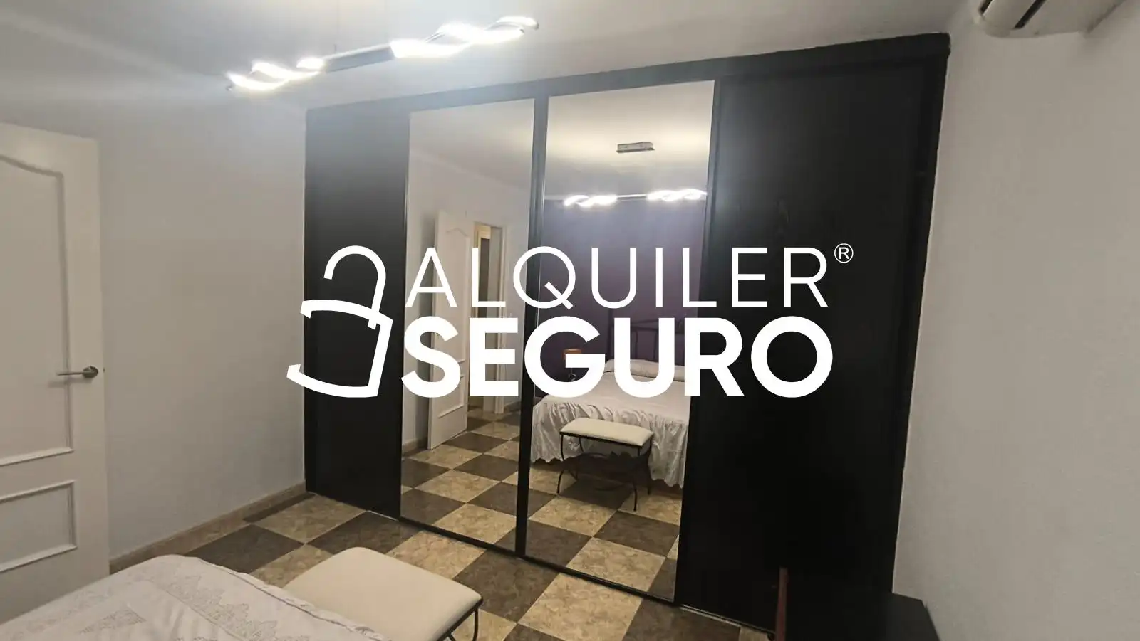 Schlafzimmer von Wohnung zur Miete in Sevilla mit Klimaanlage und Möbliert