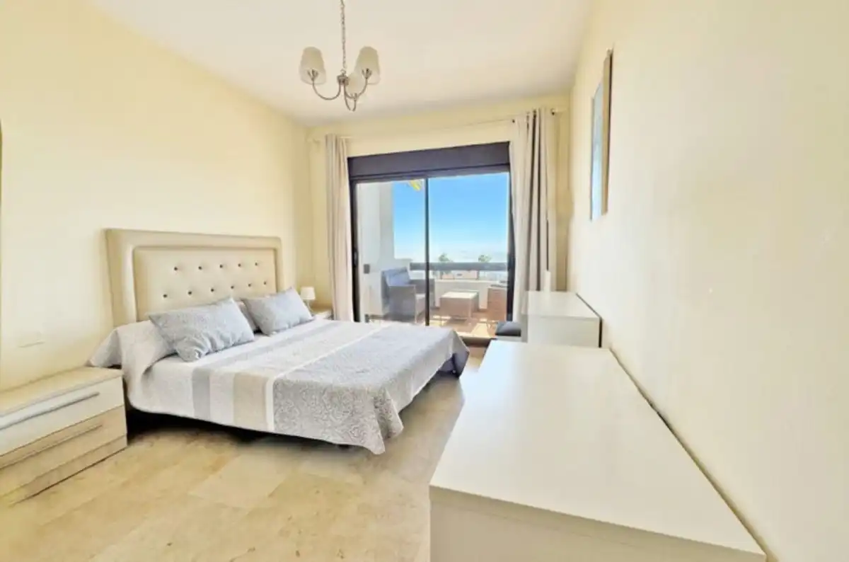 Apartment with pool for sale in La Alcaidesa, imagen 3