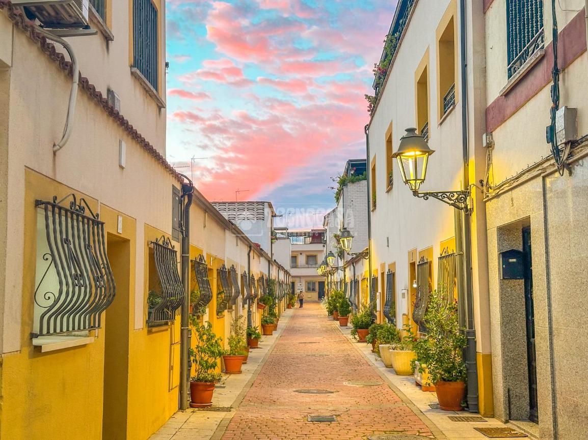 Exterior view of Single-family semi-detached for sale in Parla  with Air Conditioner