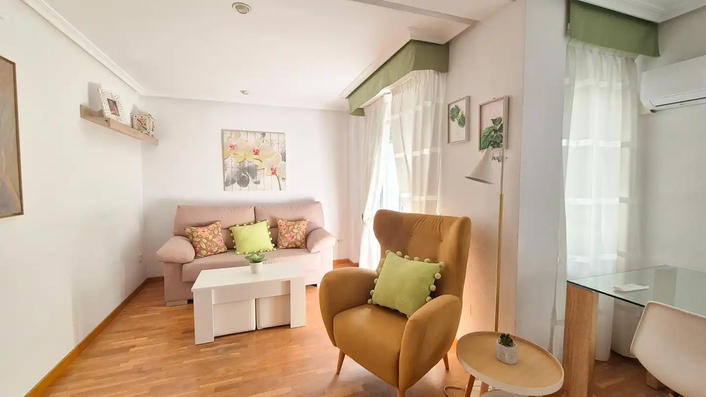 Flat for rent in Plaza Crevillente - Antiguos Juzgados - El Asilo