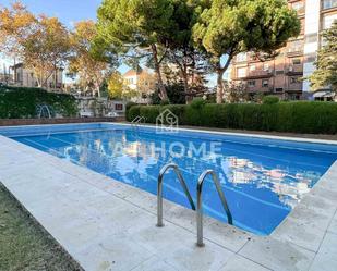 Swimming pool of Flat for sale in  Barcelona Capital  with Air Conditioner, Heating and Terrace