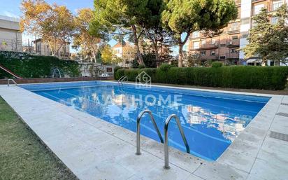 Swimming pool of Flat for sale in  Barcelona Capital  with Air Conditioner, Heating and Terrace