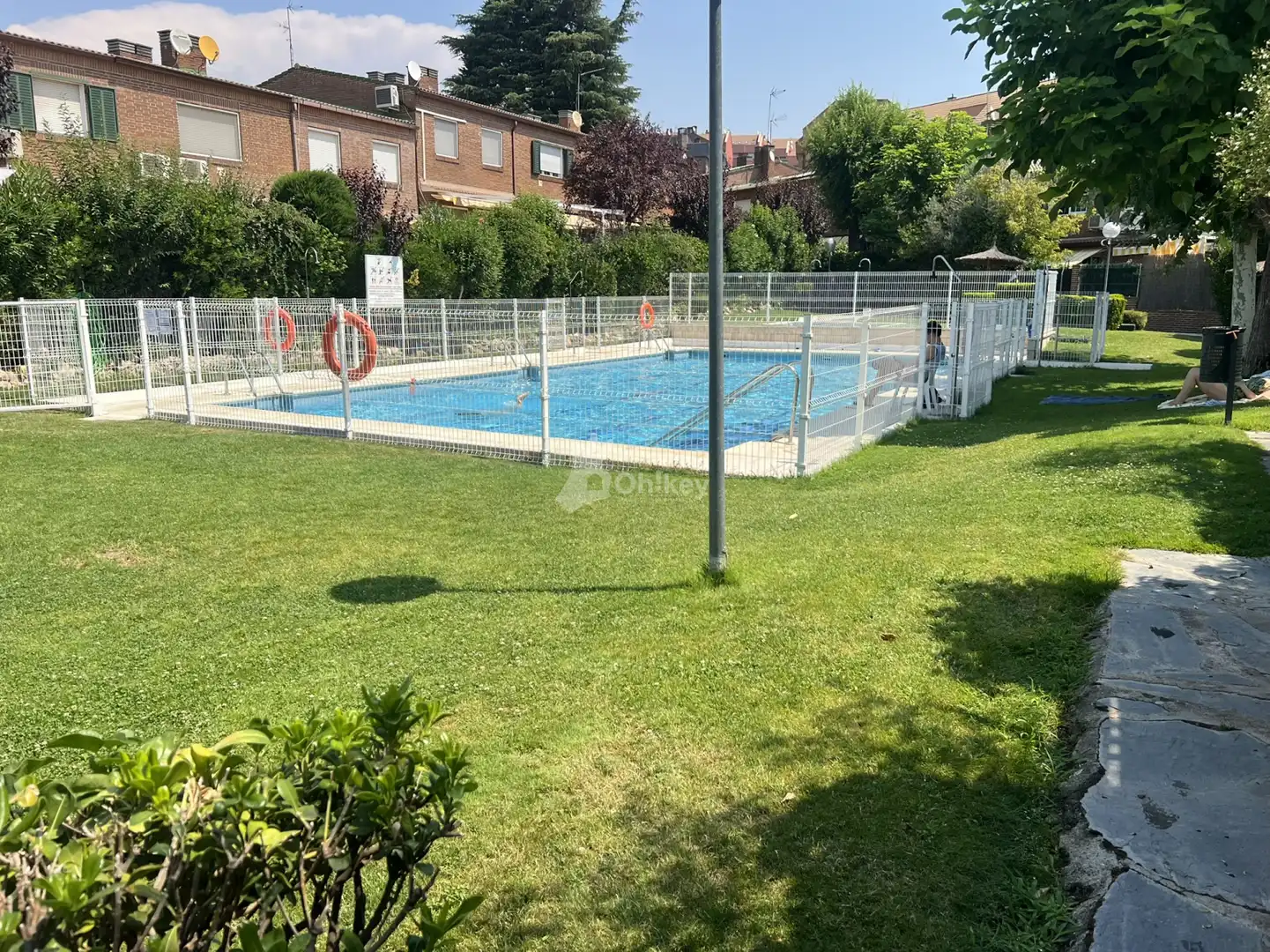 Piscina de Casa adosada en venda en Majadahonda amb Aire condicionat, Calefacció i Jardí privat