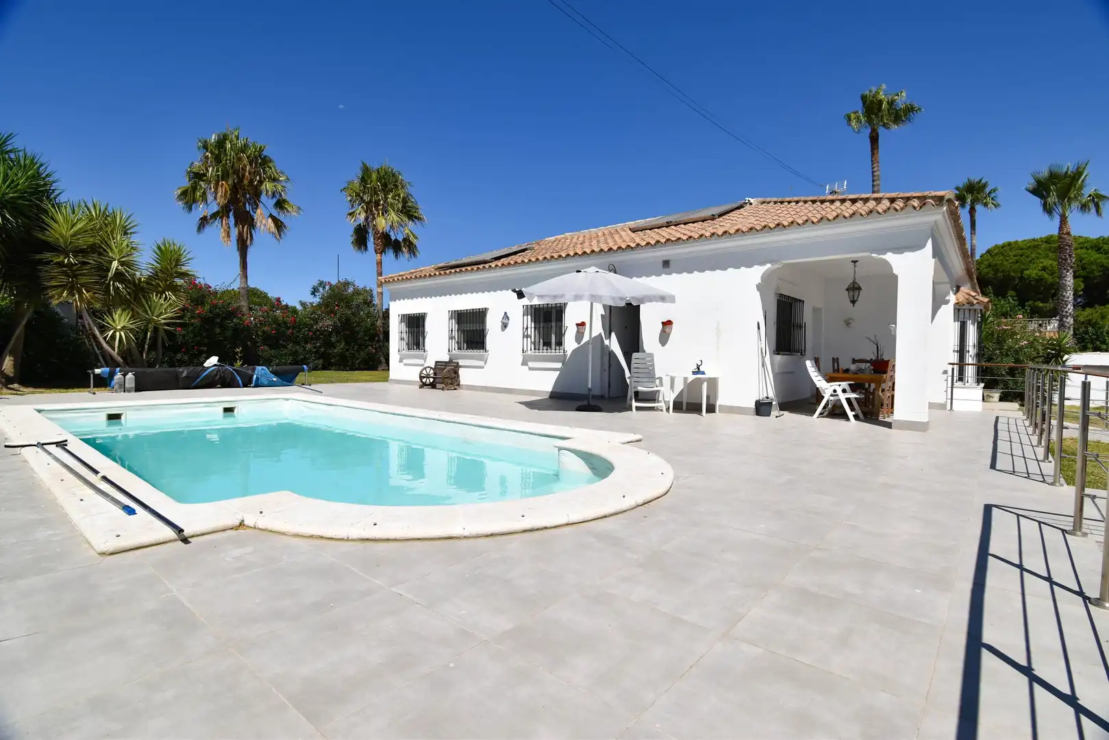 Vista exterior de Casa o xalet en venda en Chiclana de la Frontera