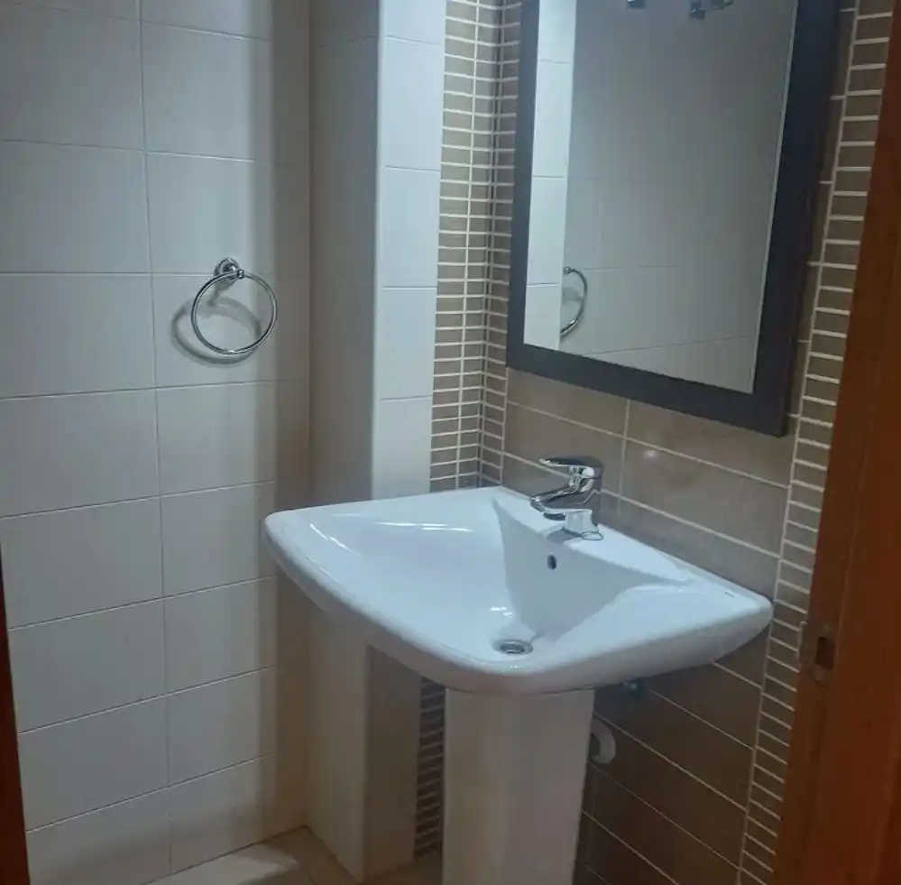 Baño de Piso de alquiler en Roquetas de Mar con Aire acondicionado, Calefacción y Amueblado