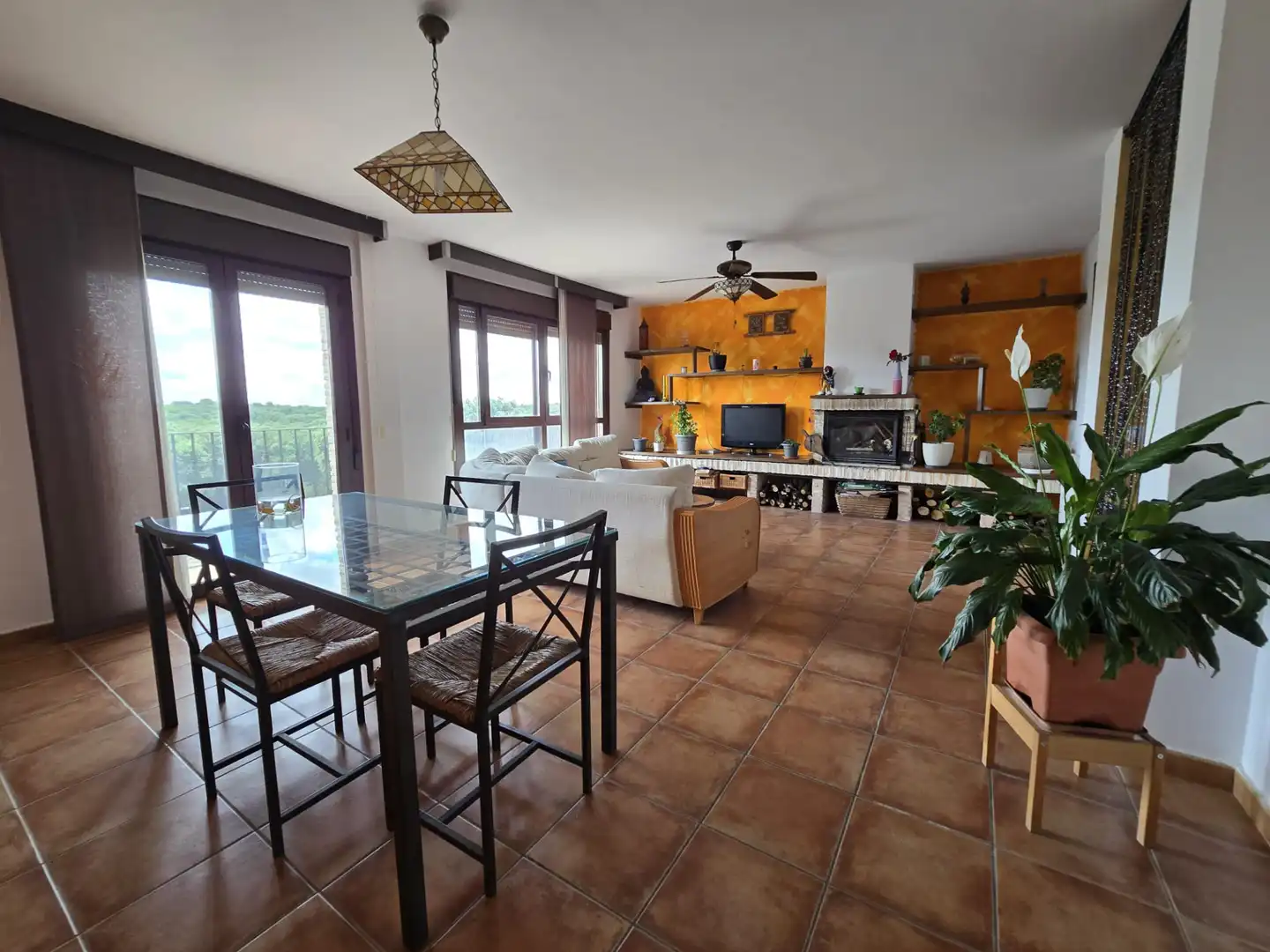 Sala d'estar de Casa o xalet en venda en Chiloeches amb Calefacció, Jardí privat i Piscina