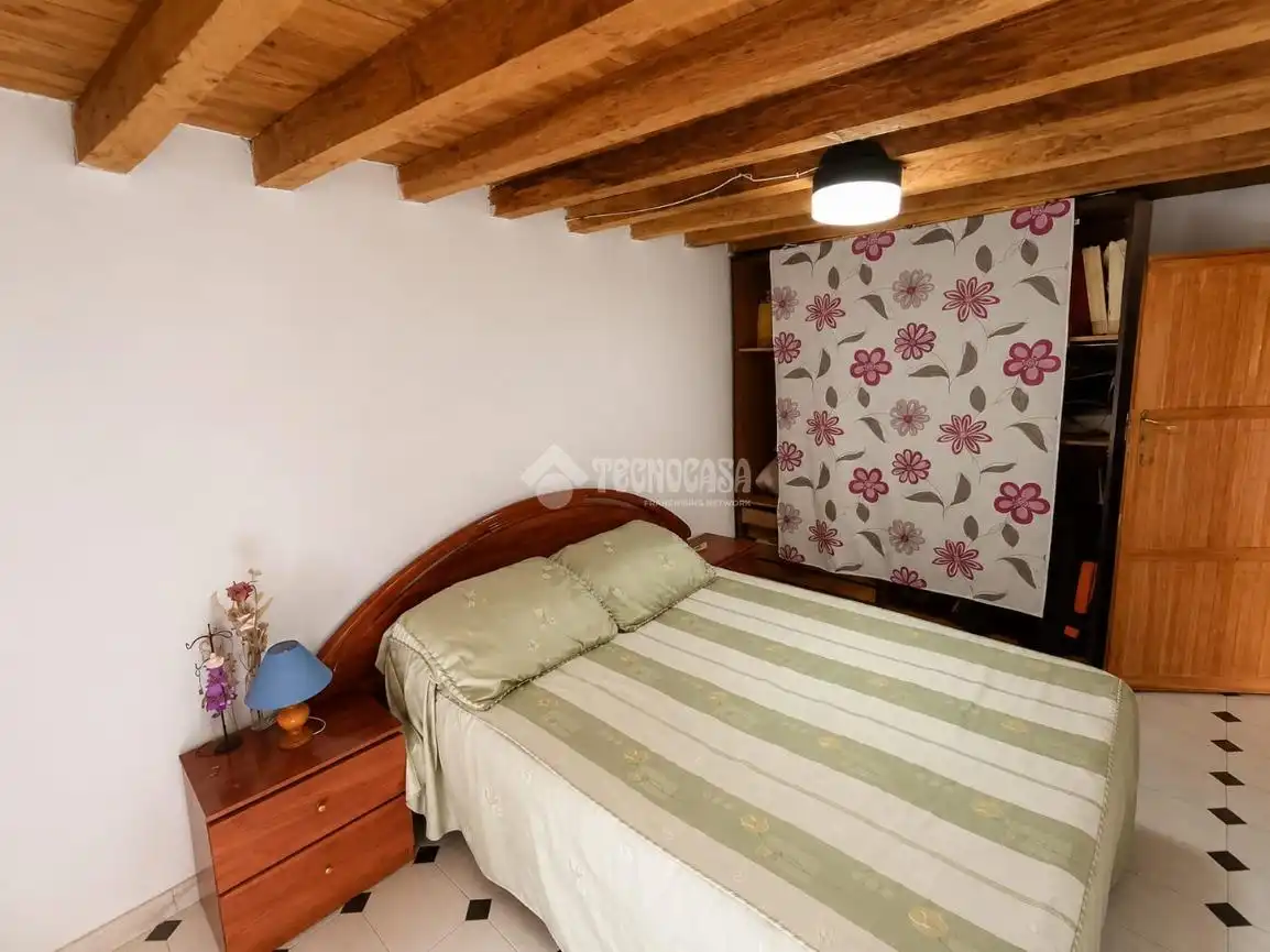 Casa aparellada en venda a Valdeverdeja, imagen 9