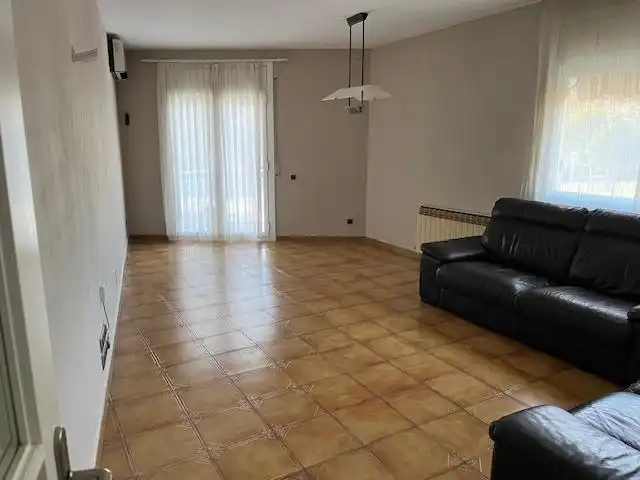 Sala d'estar de Casa adosada en venda en Vilafranca del Penedès amb Calefacció, Terrassa i Traster