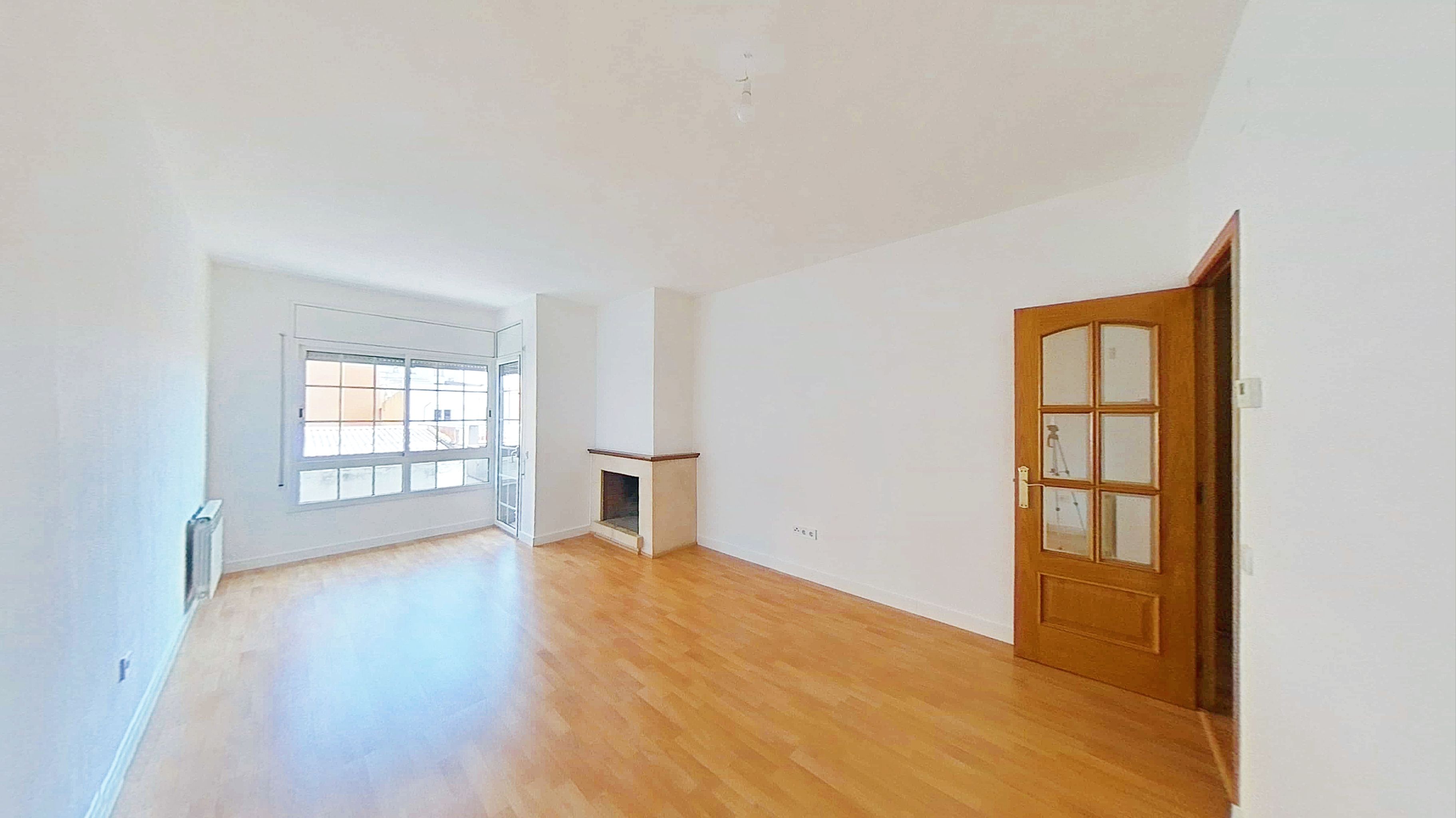 Sala d'estar de Dúplex en venda en Barberà del Vallès amb Calefacció, Terrassa i Forn