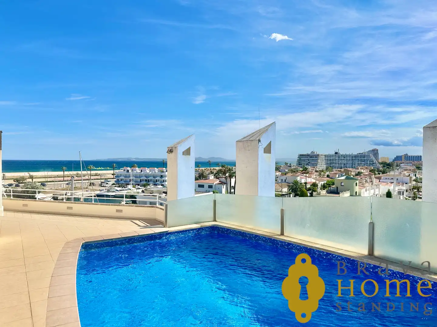 Piscina de Pis en venda en Empuriabrava amb Aire condicionat, Terrassa i Piscina comunitària