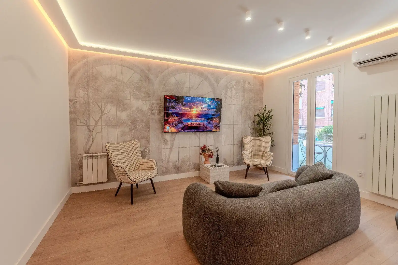 Living room of Flat for sale in  Logroño  with Air Conditioner, Heating and Terrace