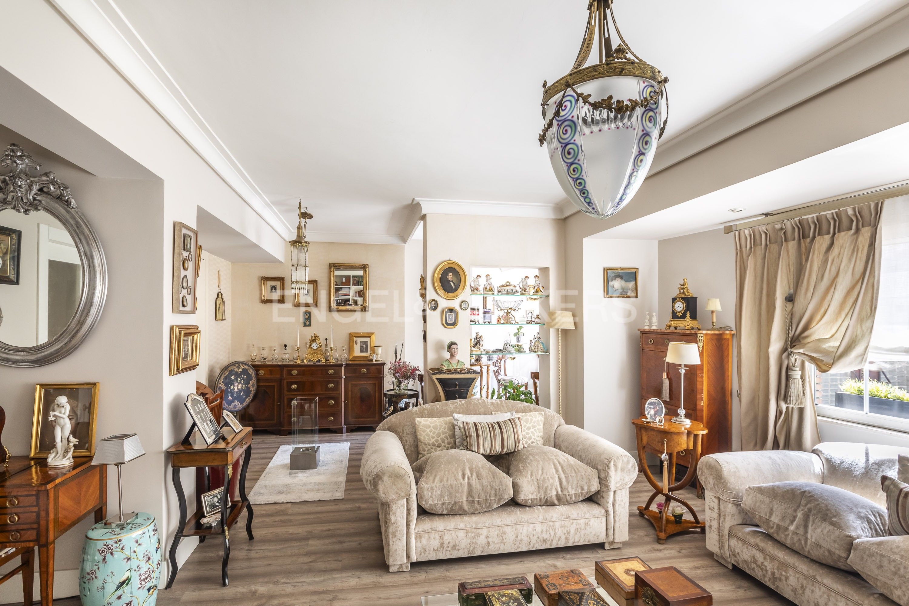 Living room of Apartment for sale in  Madrid Capital  with Air Conditioner, Heating and Storage room