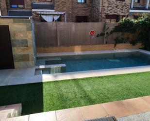Swimming pool of Single-family semi-detached for sale in Parla  with Heating, Private garden and Parquet flooring