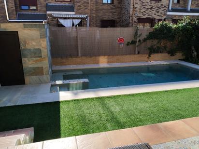 Swimming pool of Single-family semi-detached for sale in Parla  with Heating, Private garden and Parquet flooring