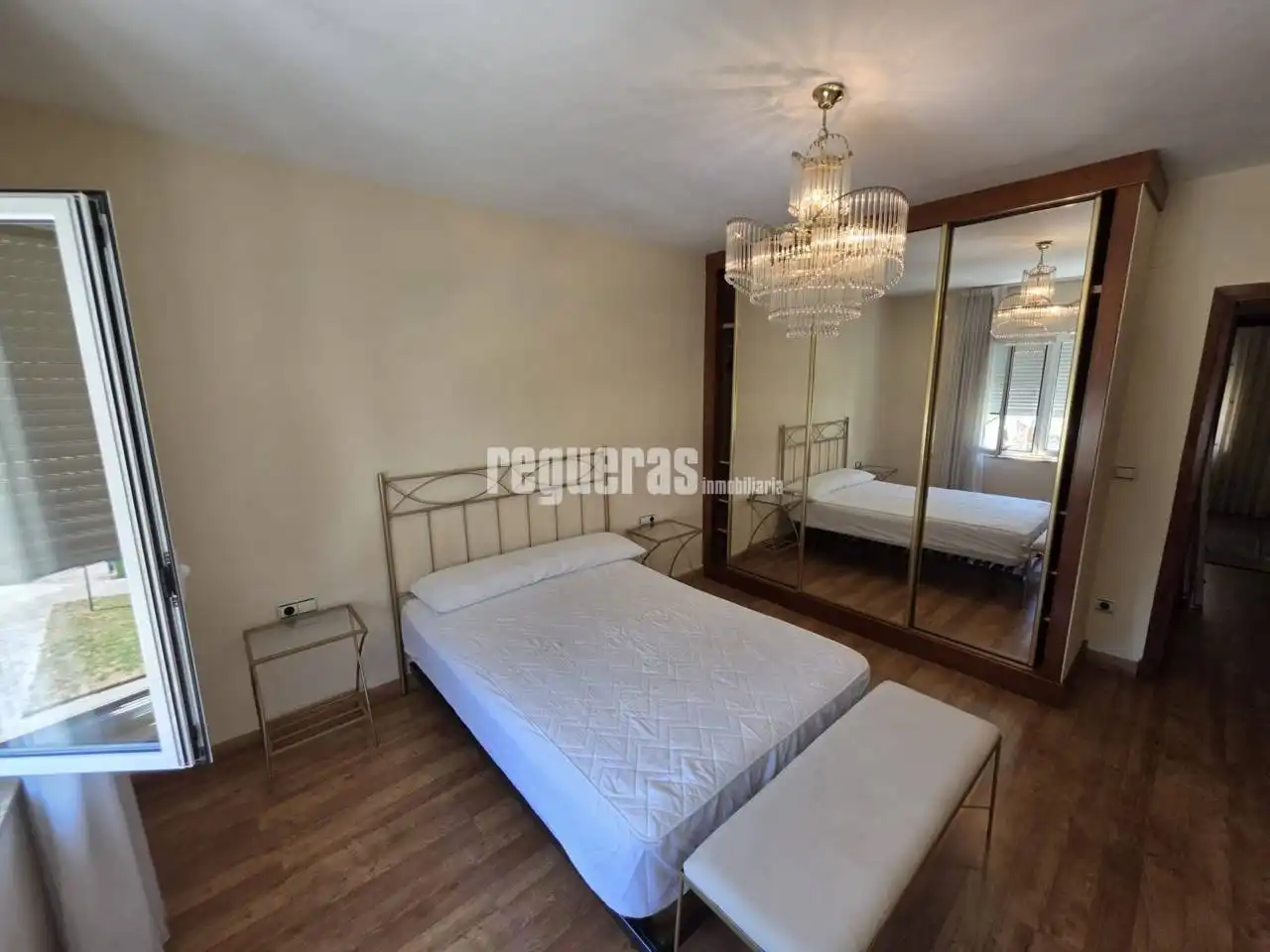 Schlafzimmer von Wohnungen zur Miete in Avilés mit Heizung, Terrasse und Möbliert