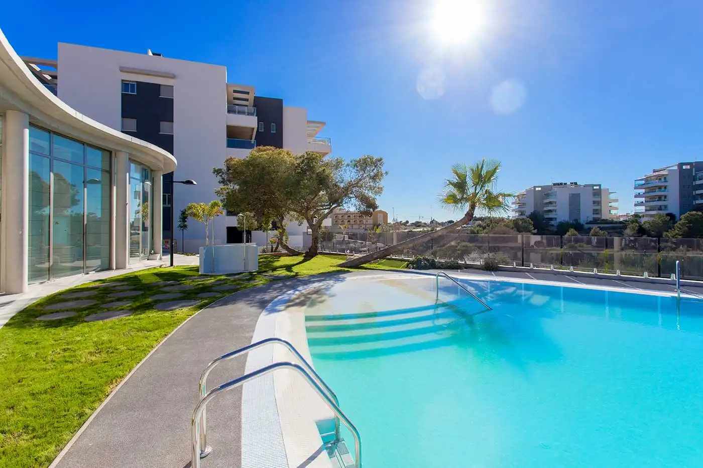 Piscina de Ático en venta en Orihuela con Calefacción, Terraza y Trastero