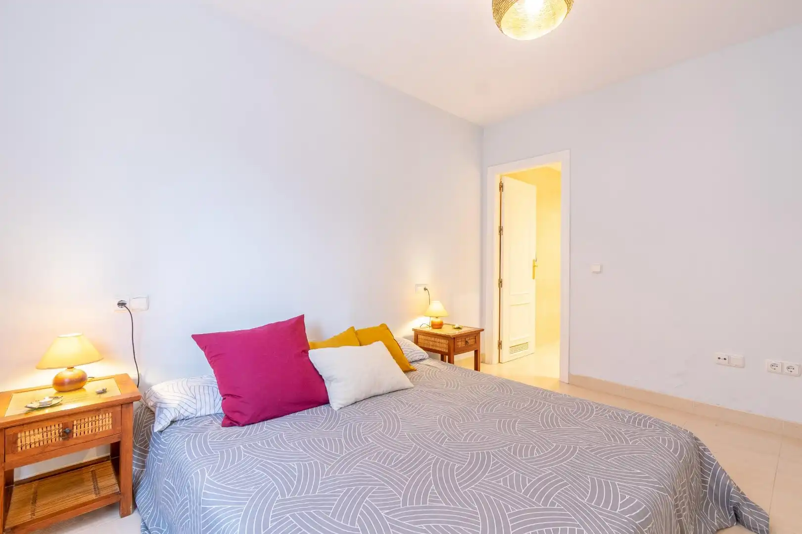 Habitación de Piso en venta en Almería con Aire acondicionado, Calefacción y Balcón
