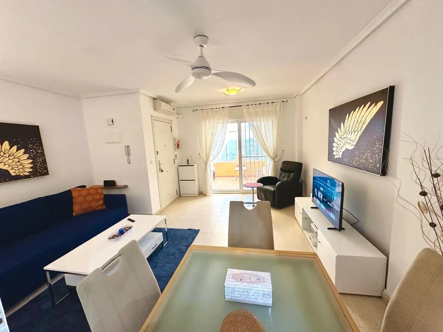 Sala de estar de Apartamento de alquiler en Daya Nueva con Aire acondicionado, Piscina y Amueblado