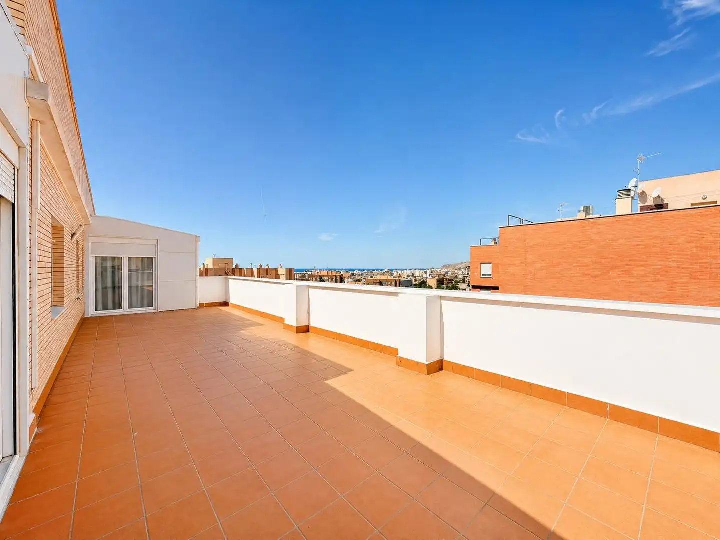 Terraza de Ático de alquiler en Almería con Aire acondicionado, Terraza y Amueblado
