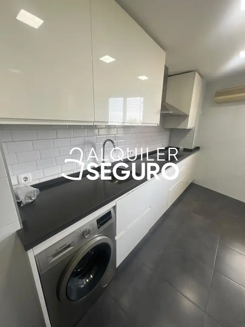 Kitchen of Flat for rent in Madrid  with Air Conditioner and Heating