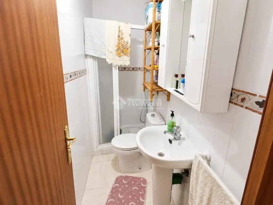 Baño de Casa adosada en venta en Caleruela con Calefacción y Amueblado