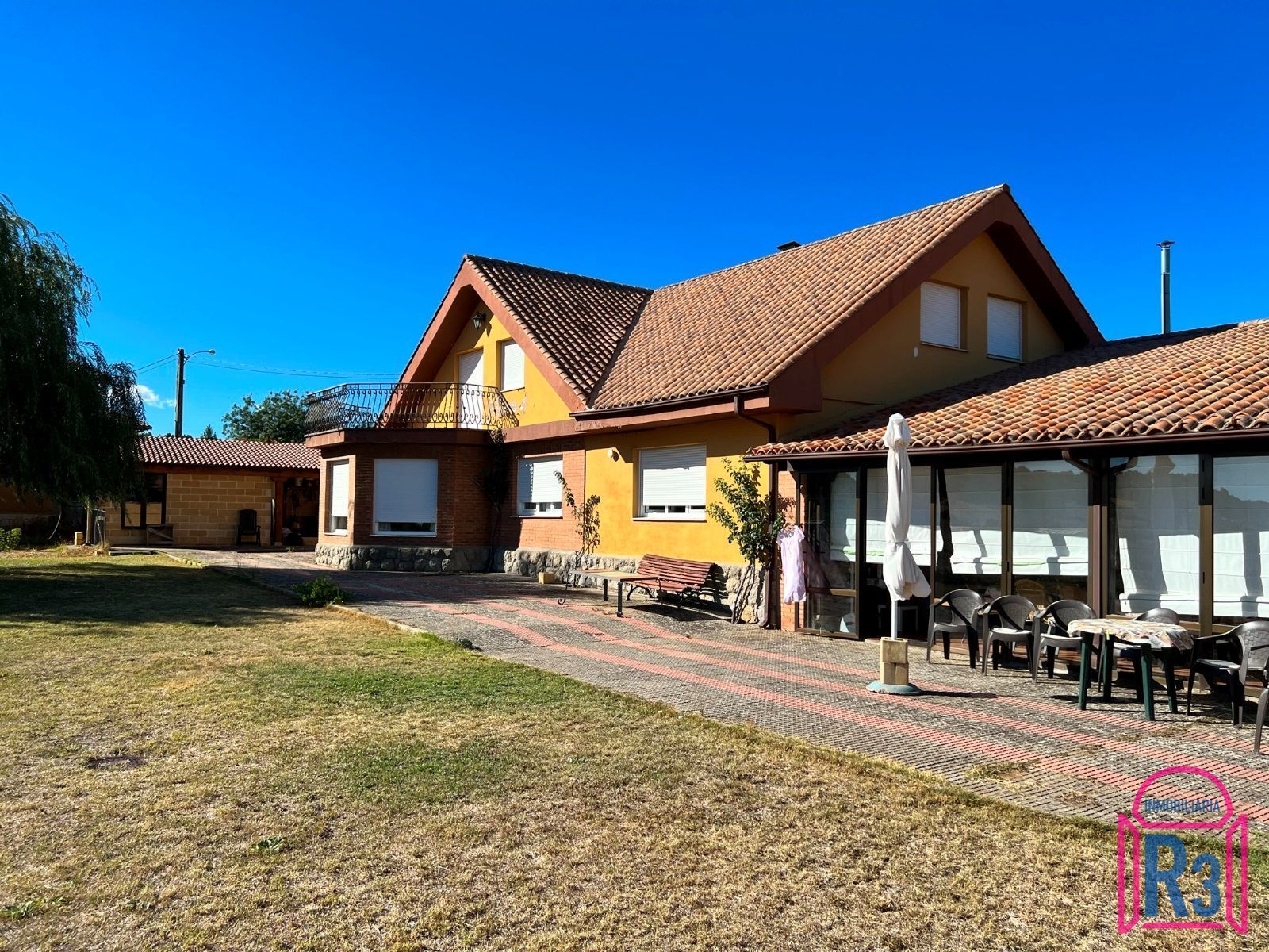 Vista exterior de Casa o xalet en venda en Garrafe de Torío amb Calefacció i Jardí privat
