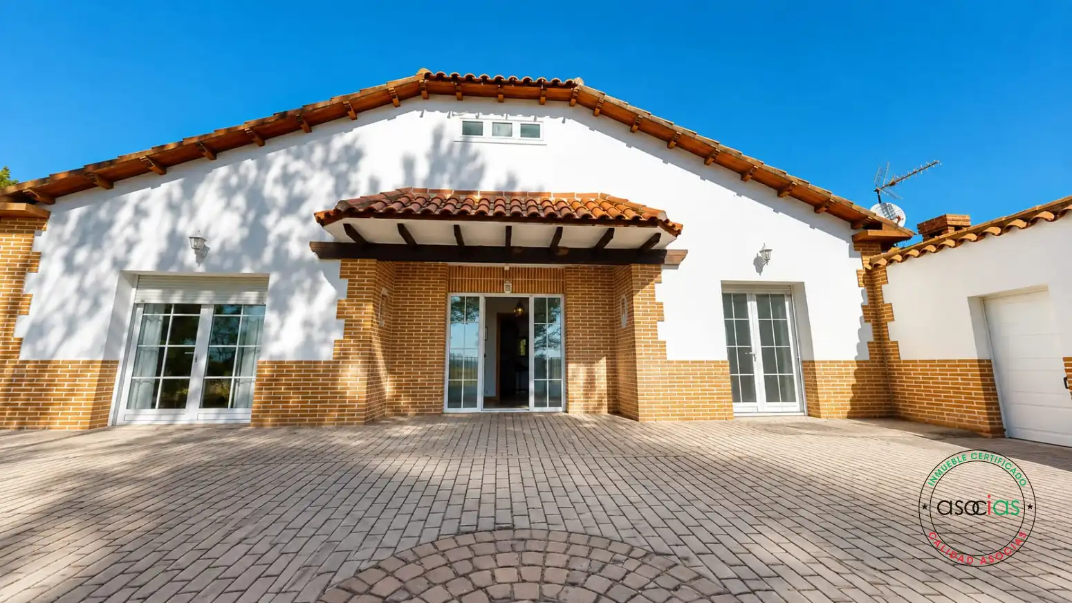 Vista exterior de Casa o xalet en venda en Juarros de Voltoya amb Calefacció i Traster