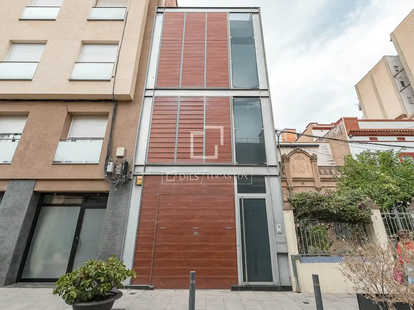 Vista exterior de Casa o xalet en venda en Barcelona amb Aire condicionat, Calefacció i Terrassa