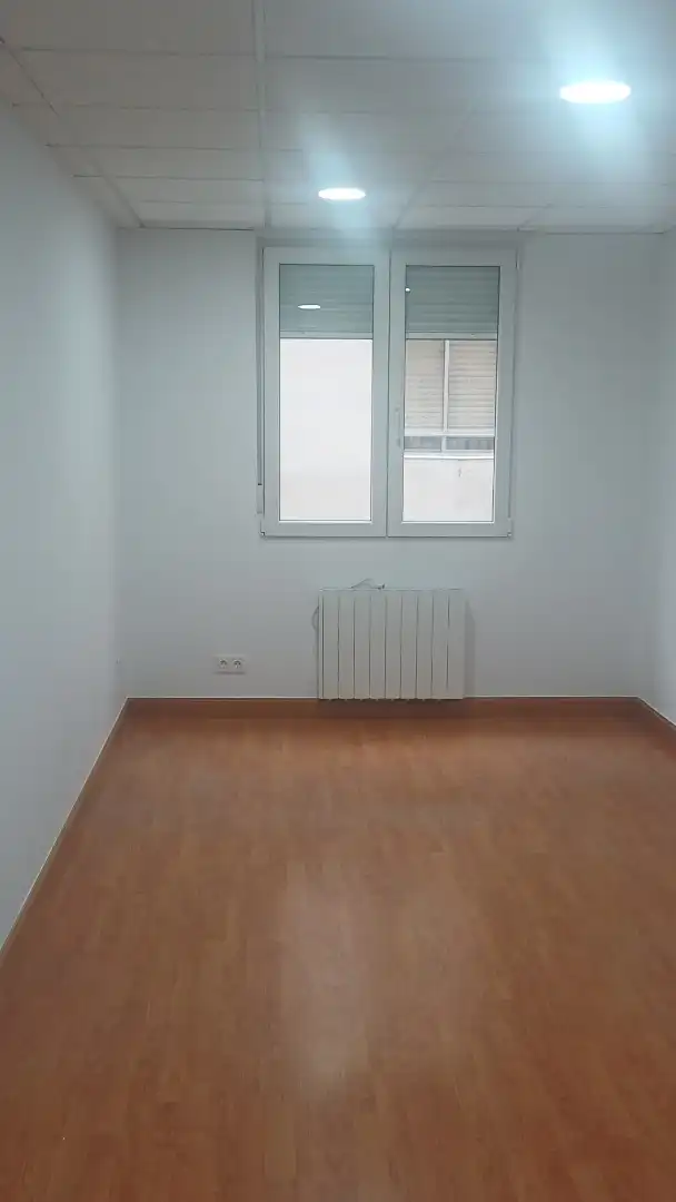Dormitori de Oficina de lloguer en Burgos amb Alarma
