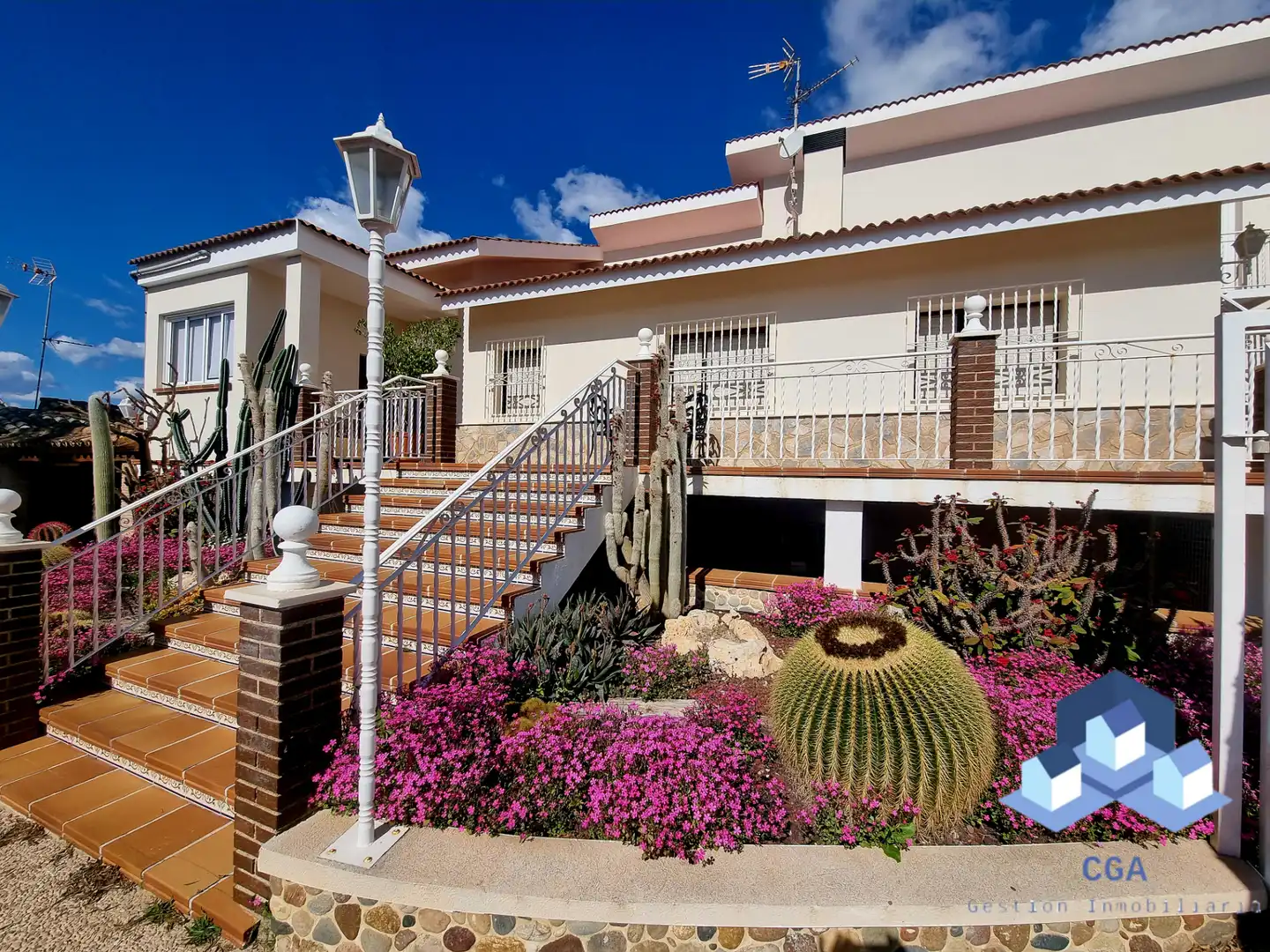Vista exterior de Casa o xalet en venda en Lorca amb Aire condicionat, Calefacció i Jardí privat