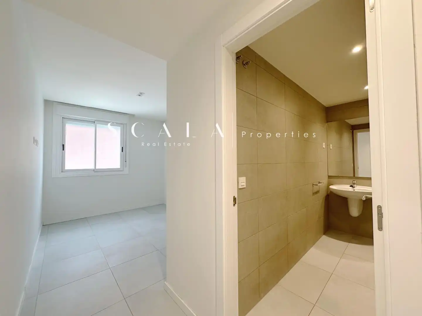 Bathroom of Flat for rent in Madrid  with Air Conditioner, Heating and Terrace