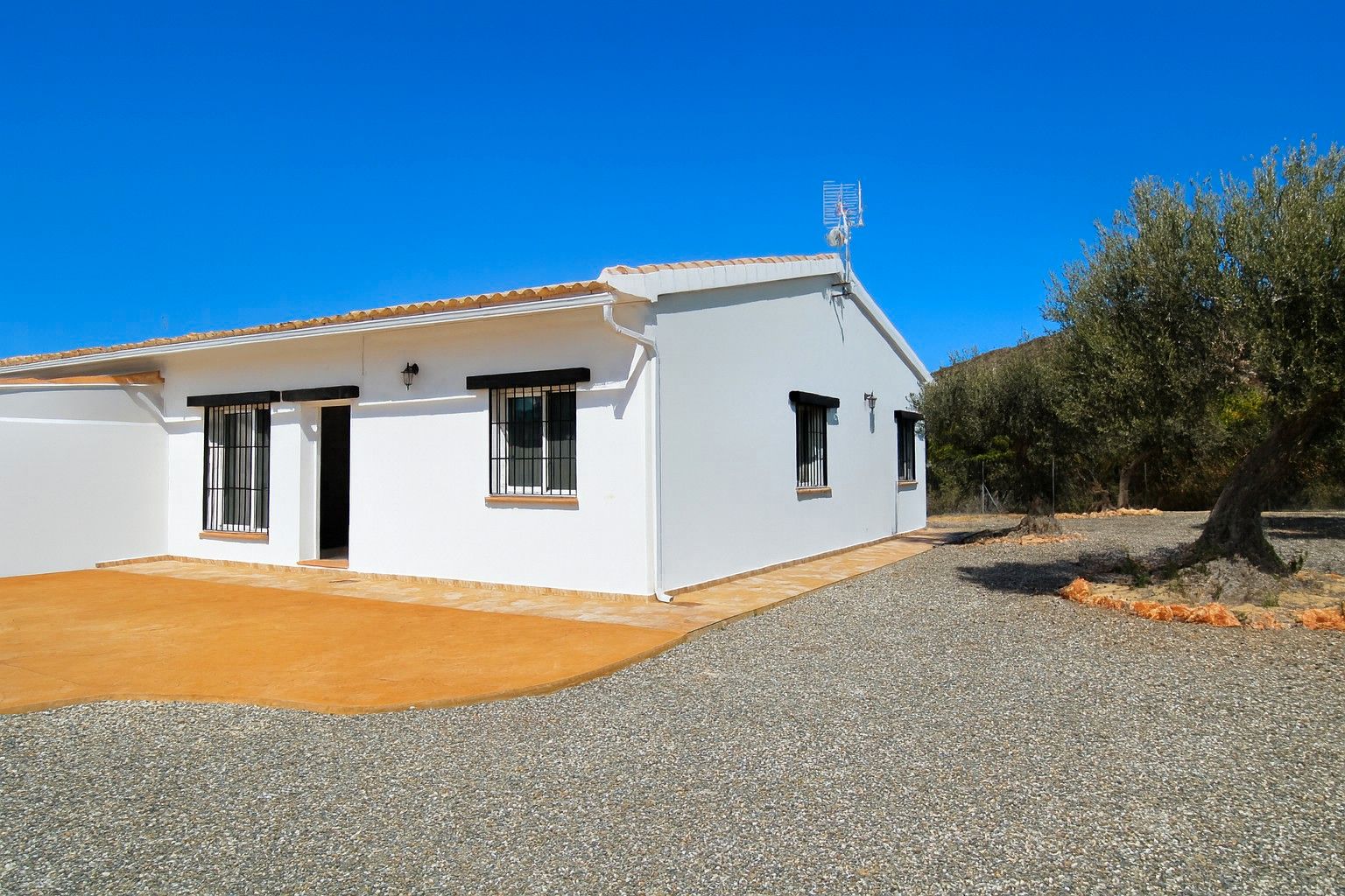 Exterior view of Single-family semi-detached to rent in Alhaurín de la Torre  with Air Conditioner, Heating and Terrace