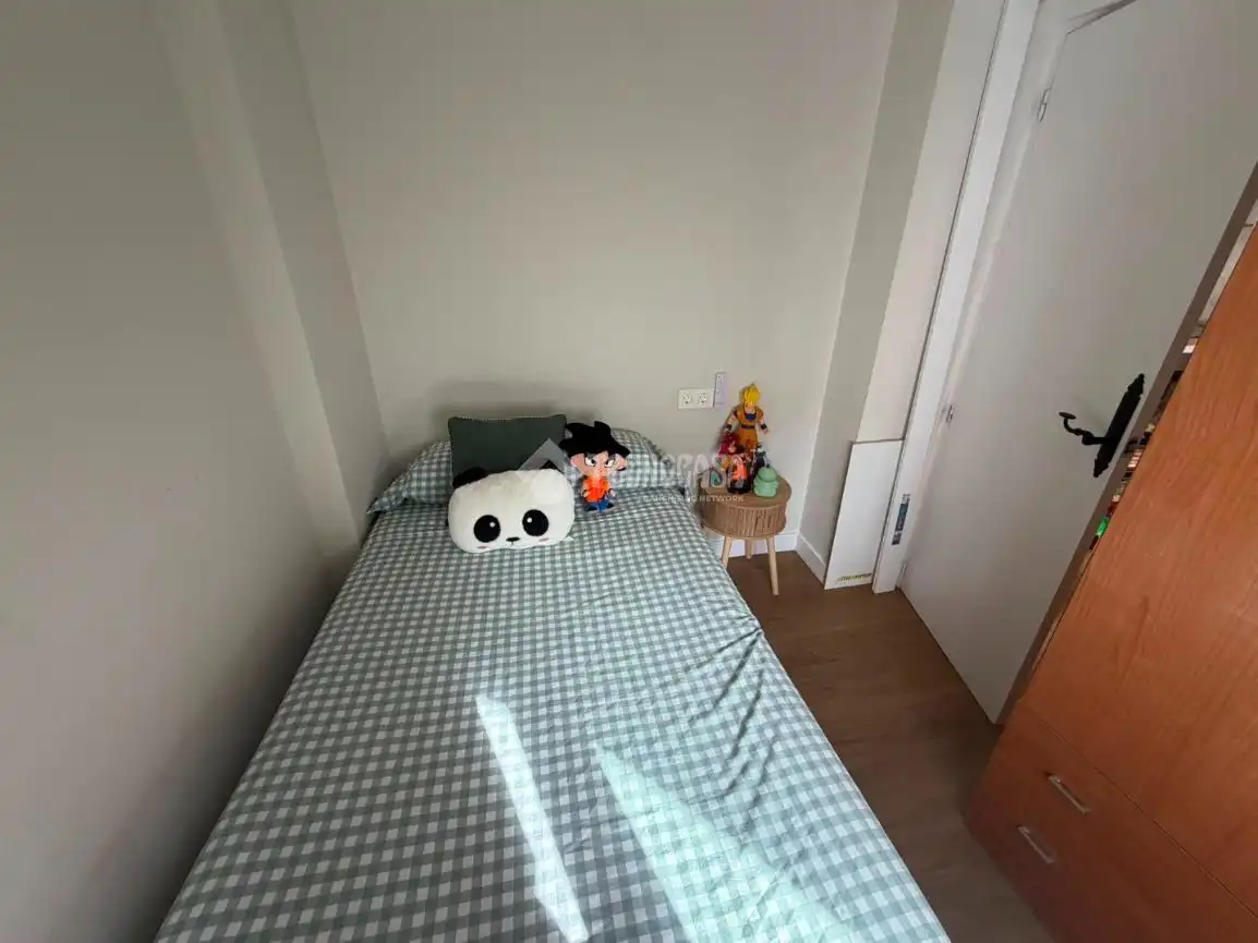Schlafzimmer von Wohnung zum Verkauf in Manilva mit Parkett und Gemeinschaftspool