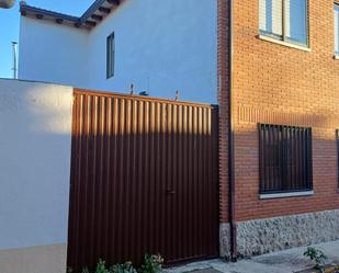 Exterior view of Flat for sale in Nava del Rey  with Heating, Private garden and Terrace