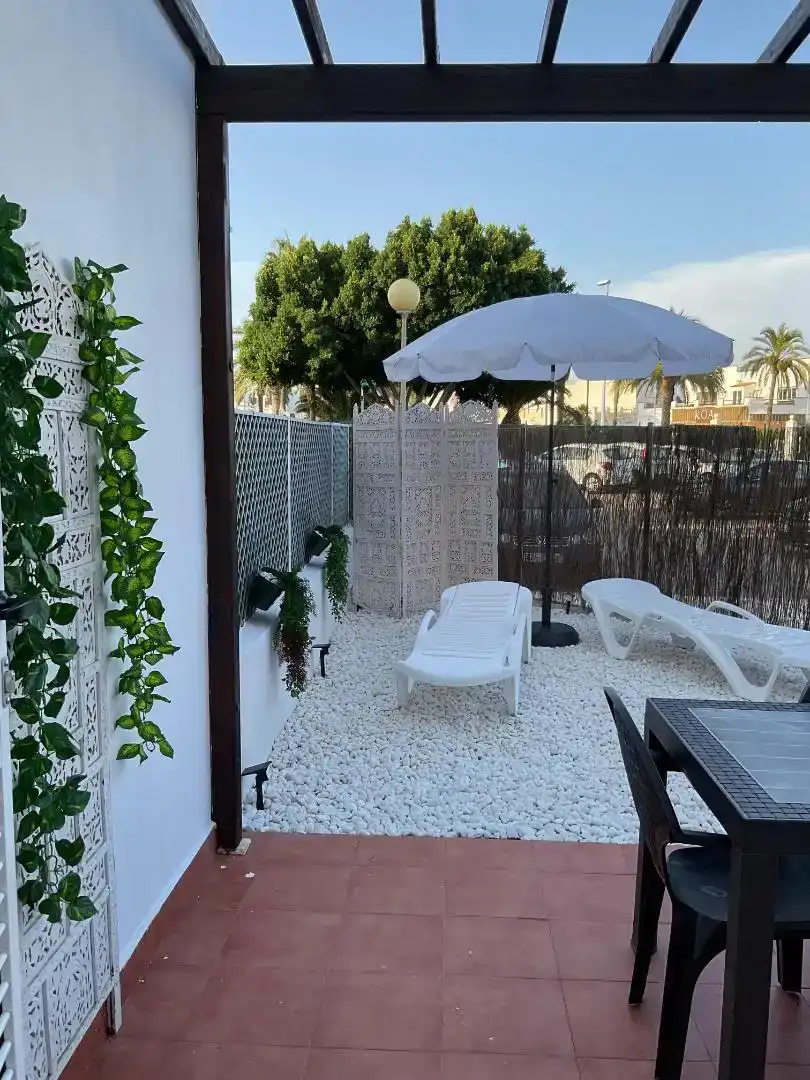 Terrassa de Apartament de lloguer en Vera amb Aire condicionat, Jardí privat i Piscina