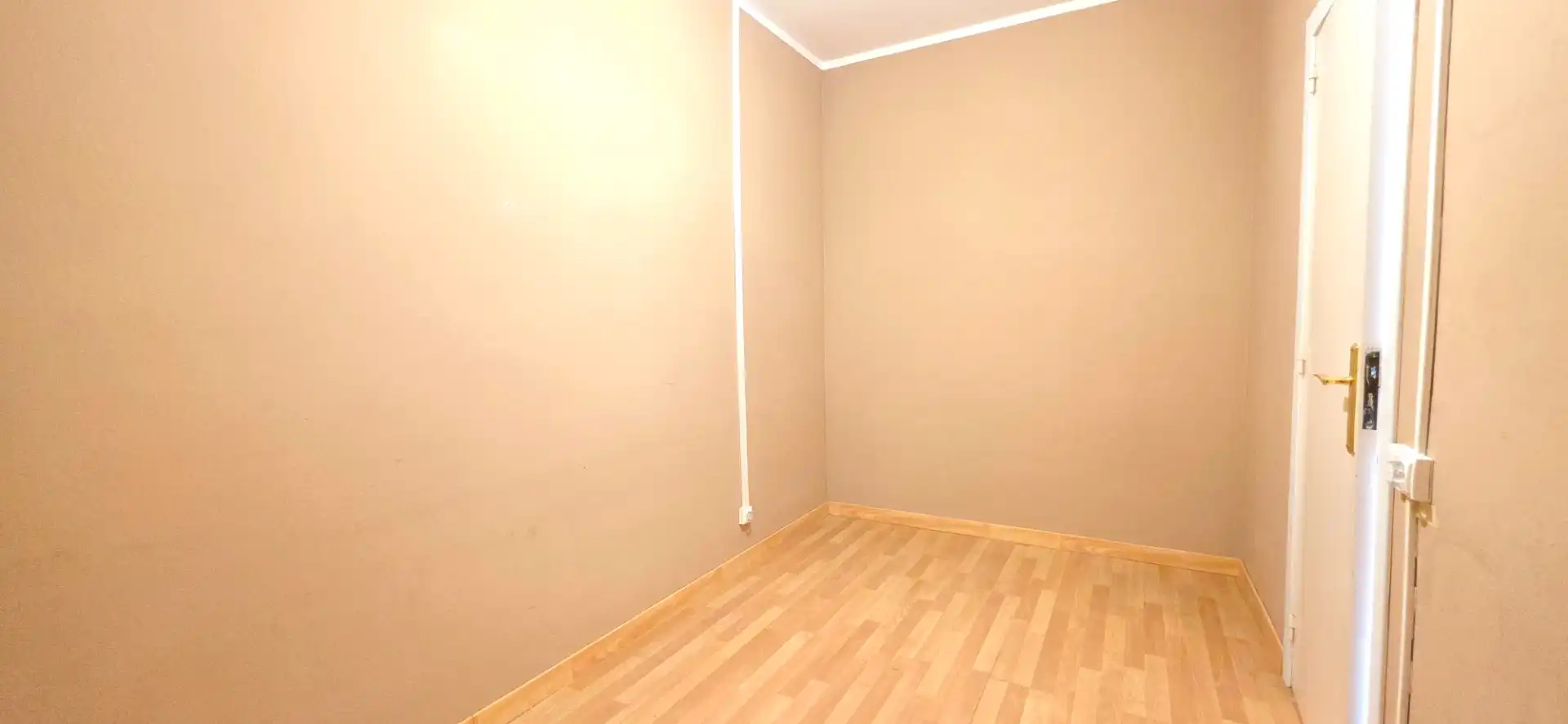 Schlafzimmer von Wohnung zum Verkauf in Barcelona mit Ofen, Balkon und Alarm