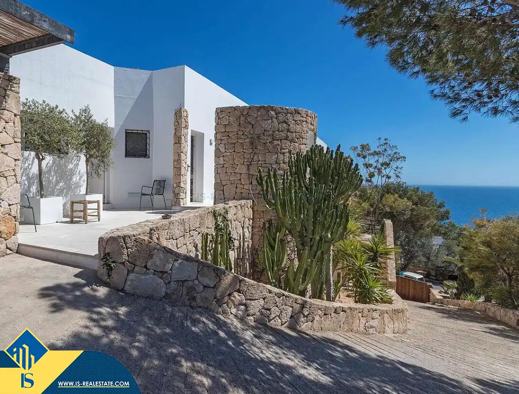 Vista exterior de Casa o xalet en venda en Santa Eulària des Riu amb Terrassa, Piscina i Moblat