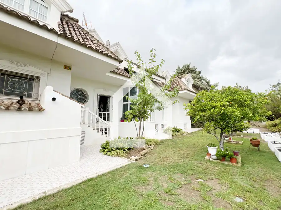 Exterior view of Houses for sale in San Vicente del Raspeig / Sant Vicent del Raspeig  with Air Conditioner, Heating and Private garden
