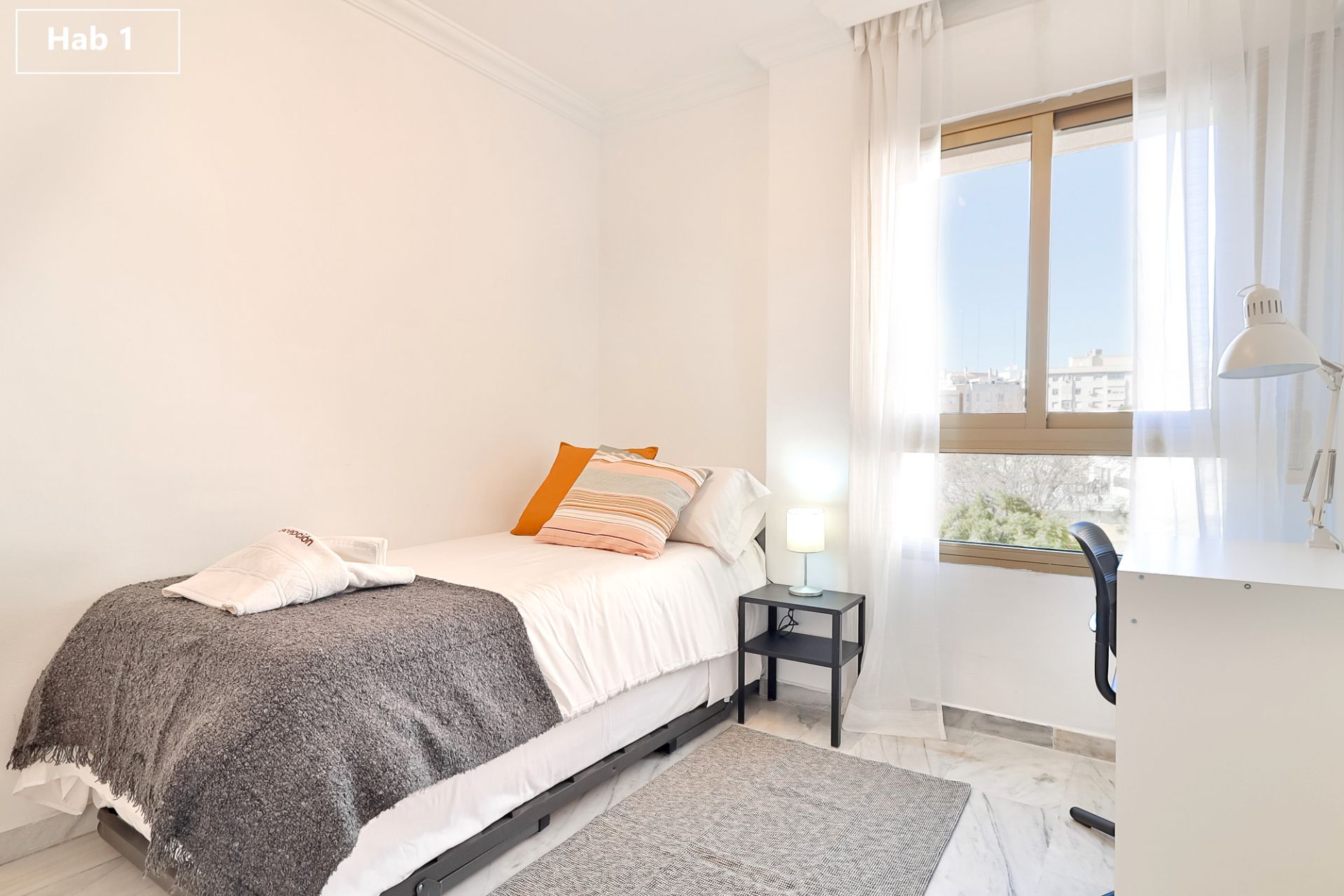 Dormitori de Pis de lloguer en Málaga Capital amb Aire condicionat, Moblat i Internet