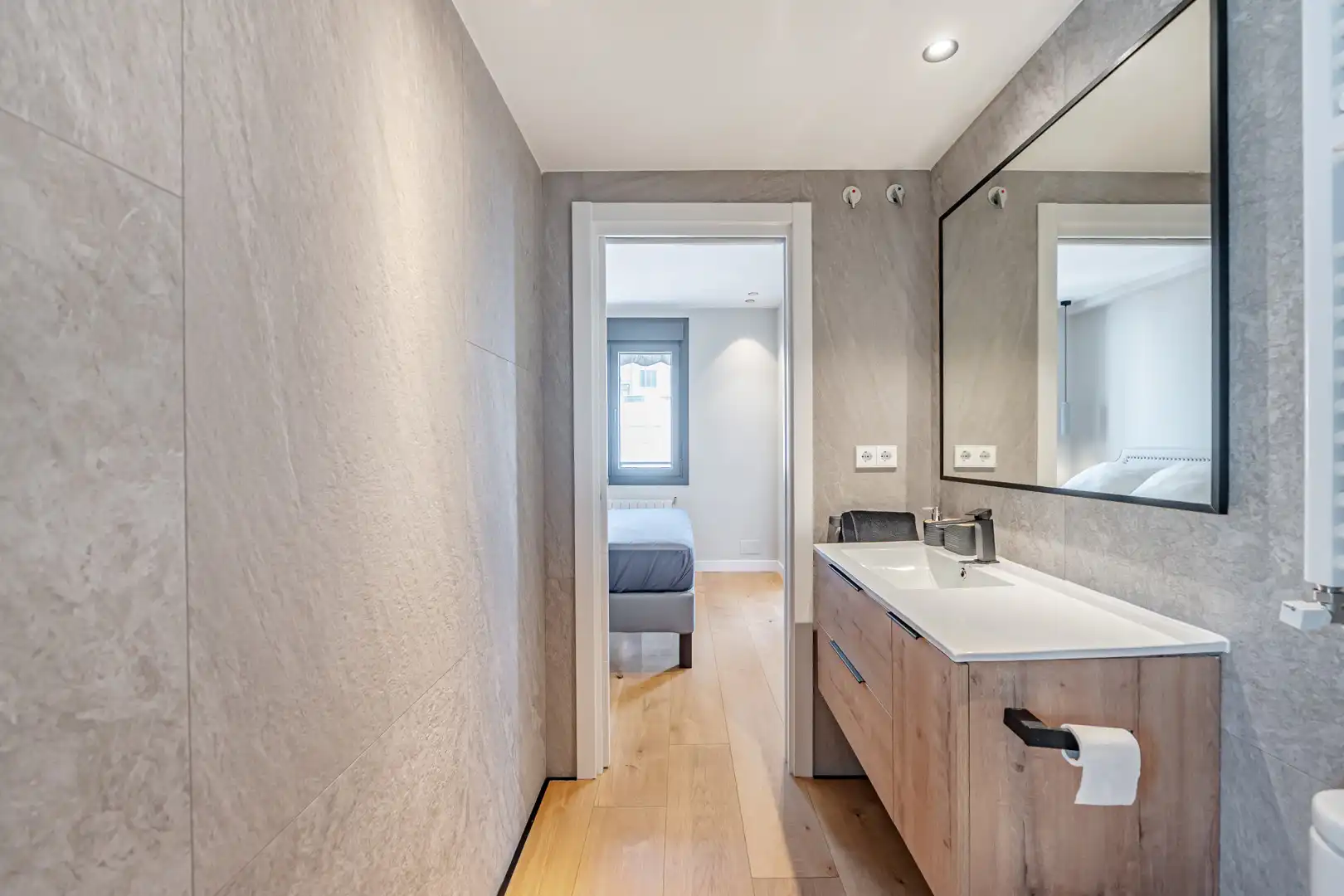 Bathroom of Attic for sale in Madrid  with Air Conditioner, Heating and Storage room