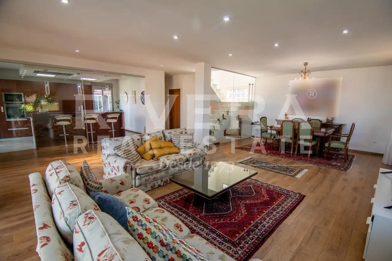 Sala d'estar de Casa o xalet en venda en Redondela amb Calefacció i Jardí privat
