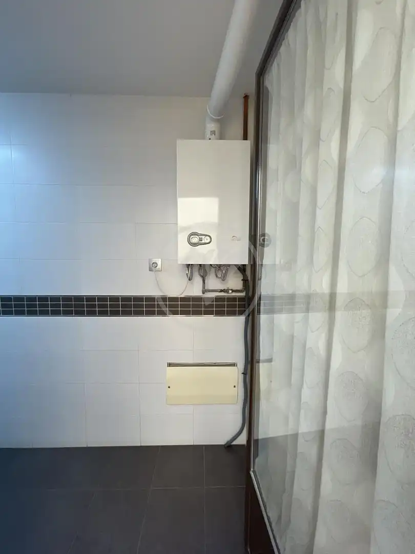 Baño de Piso de alquiler en Linares con Aire acondicionado, Terraza y Amueblado