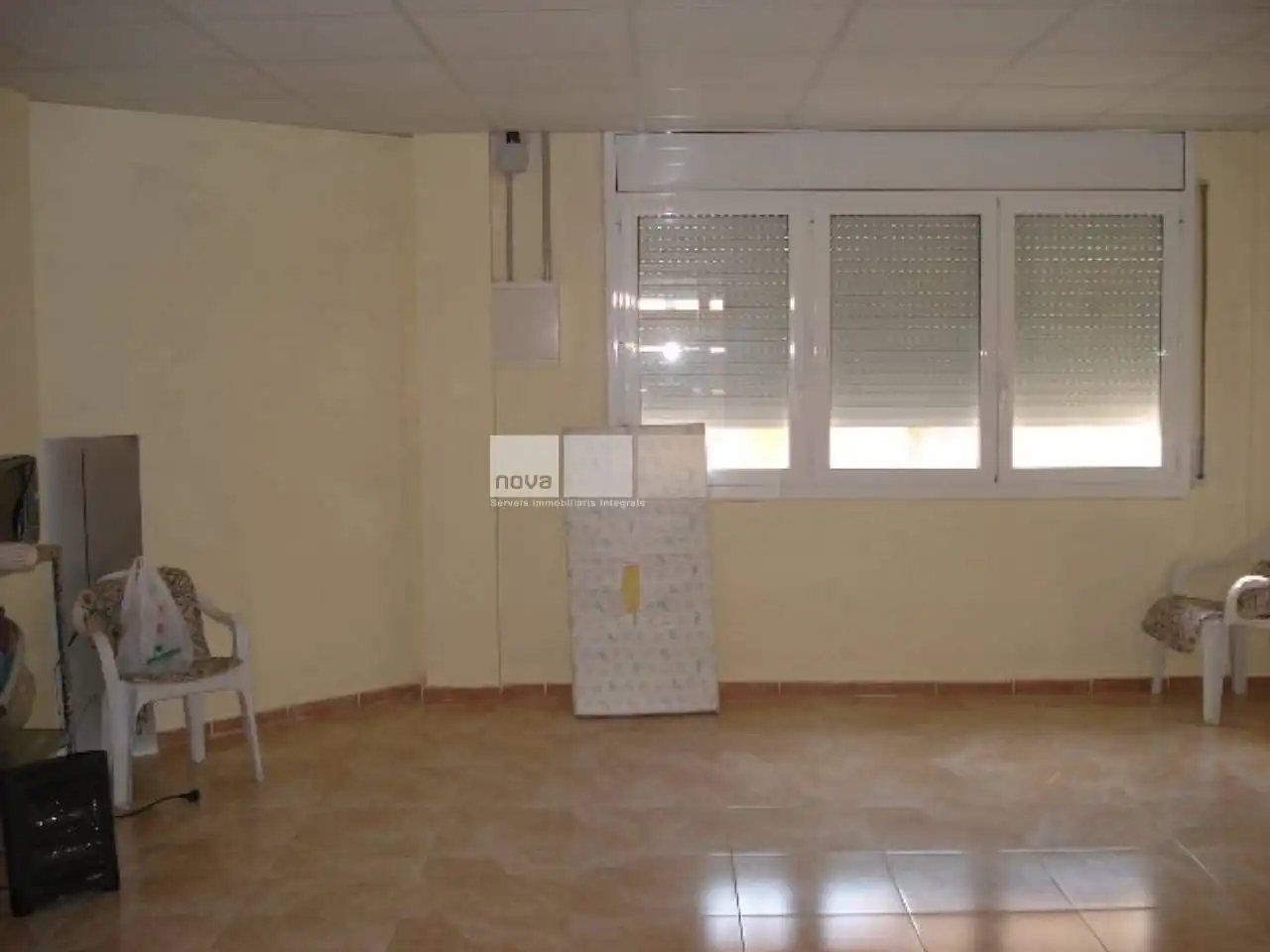Business premises to rent in Tona