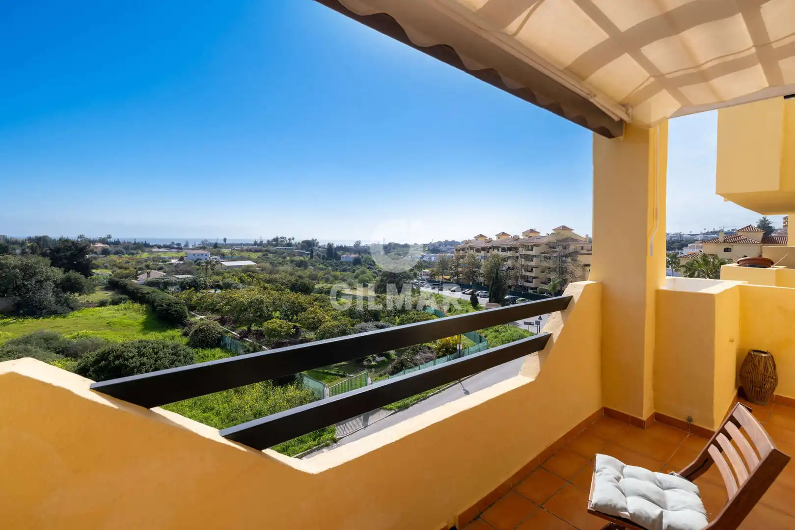 Vista exterior de Dúplex en venda en Estepona amb Calefacció, Traster i Balcó