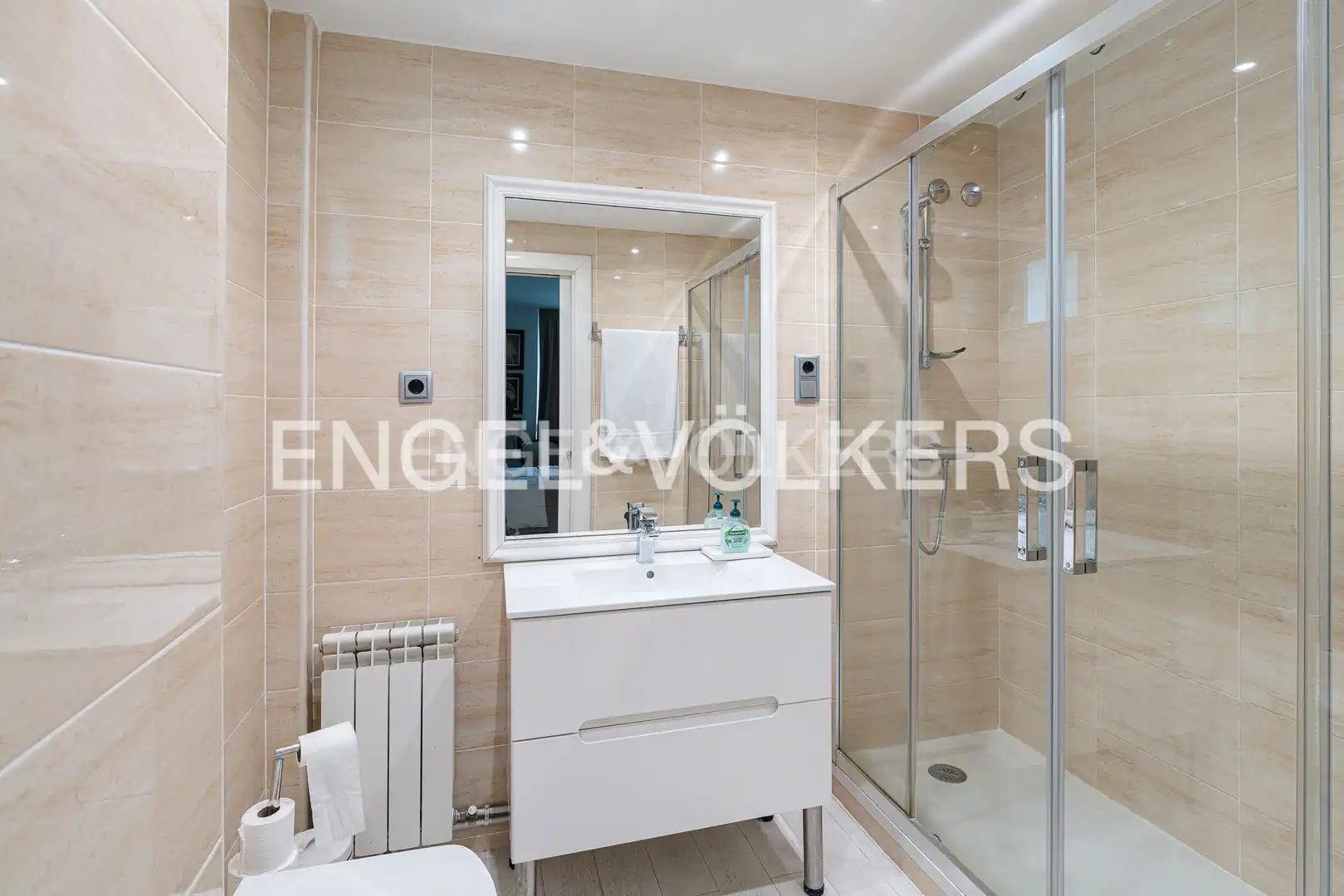 Baño de Casa adosada en venta en Madrid con Aire acondicionado, Calefacción y Terraza