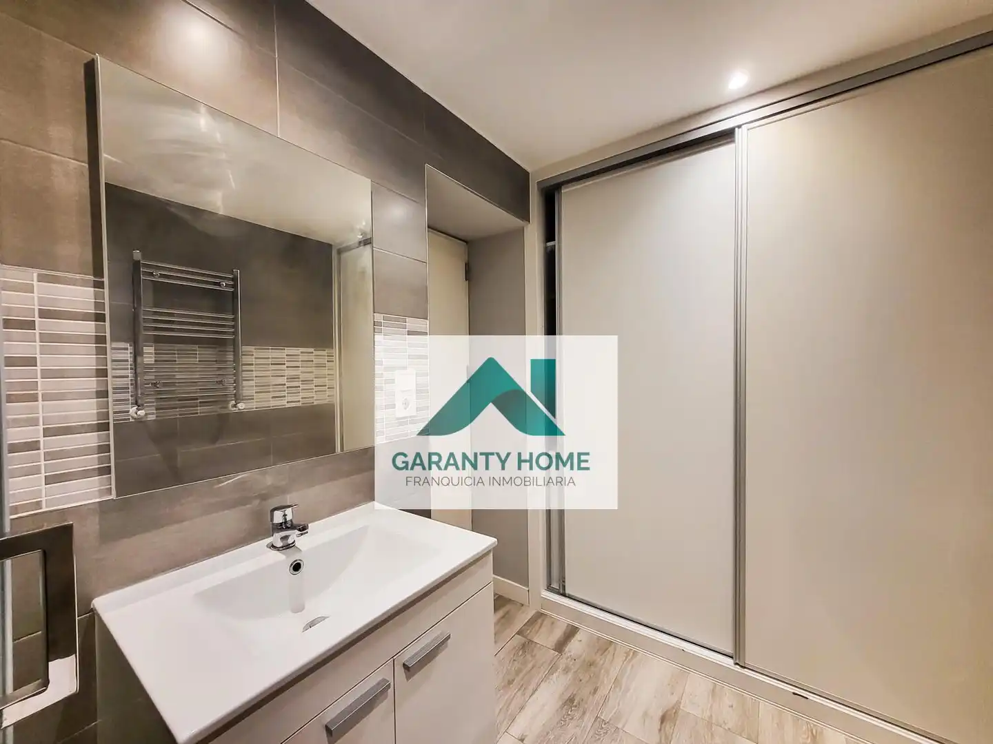 Baño de Apartamento de alquiler en Villanueva de la Cañada con Aire acondicionado, Jardín privado y Terraza