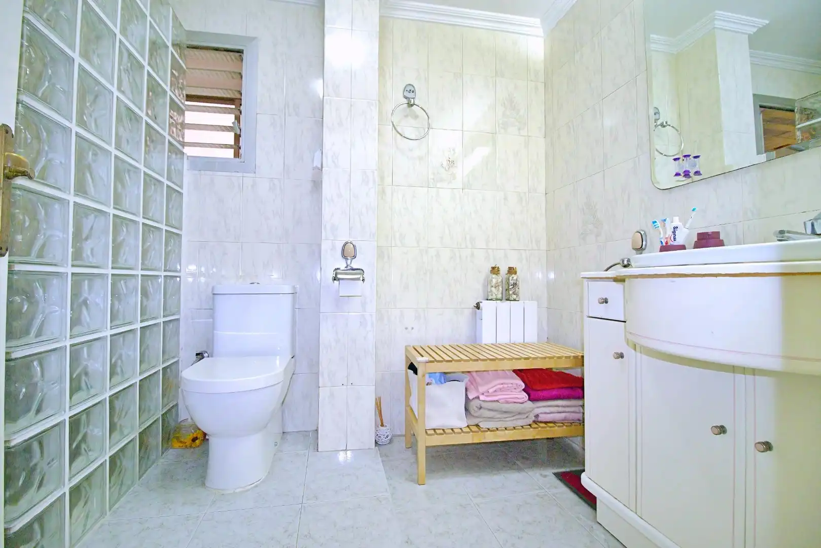 Badezimmer von Wohnung zum Verkauf in Elche / Elx mit Klimaanlage, Heizung und Balkon